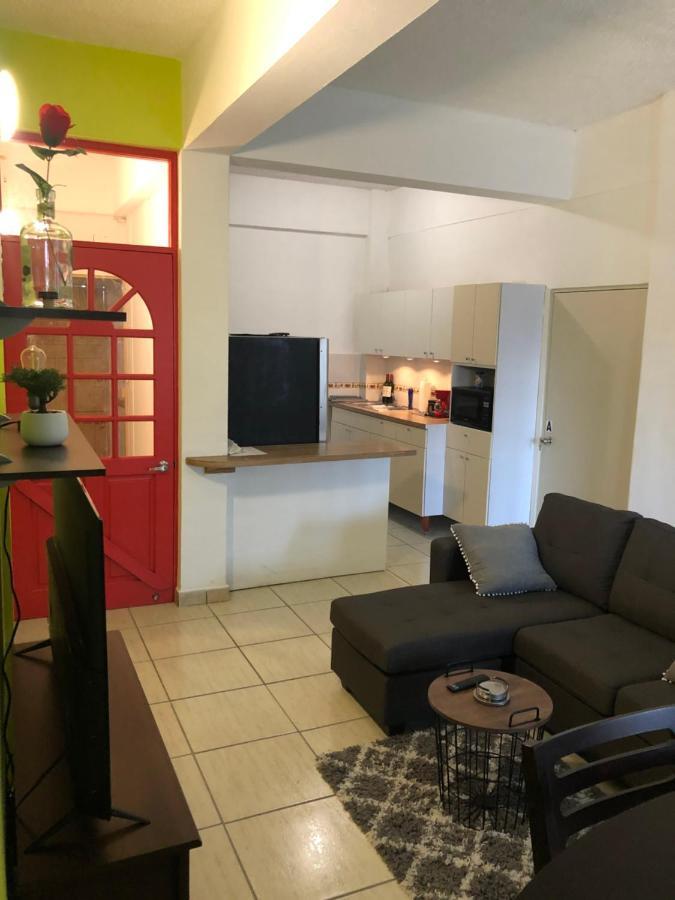 Metro Host Apartamento *